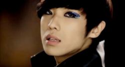 Lee Joon (MBLAQ) a Cry videoklipjében: a smink látványfokozó hatású